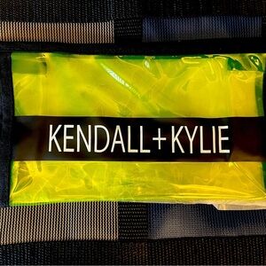 NEW🌈 Kendall & Kylie Kardashian
Travel-Make up bag🌹
